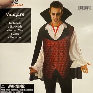 Men's Vampire Halloween Costume with Red and Black Design Sz Large NEW